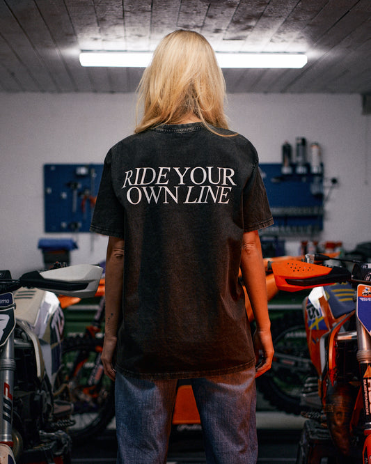 Svart T-Shirt "Ride your own line"