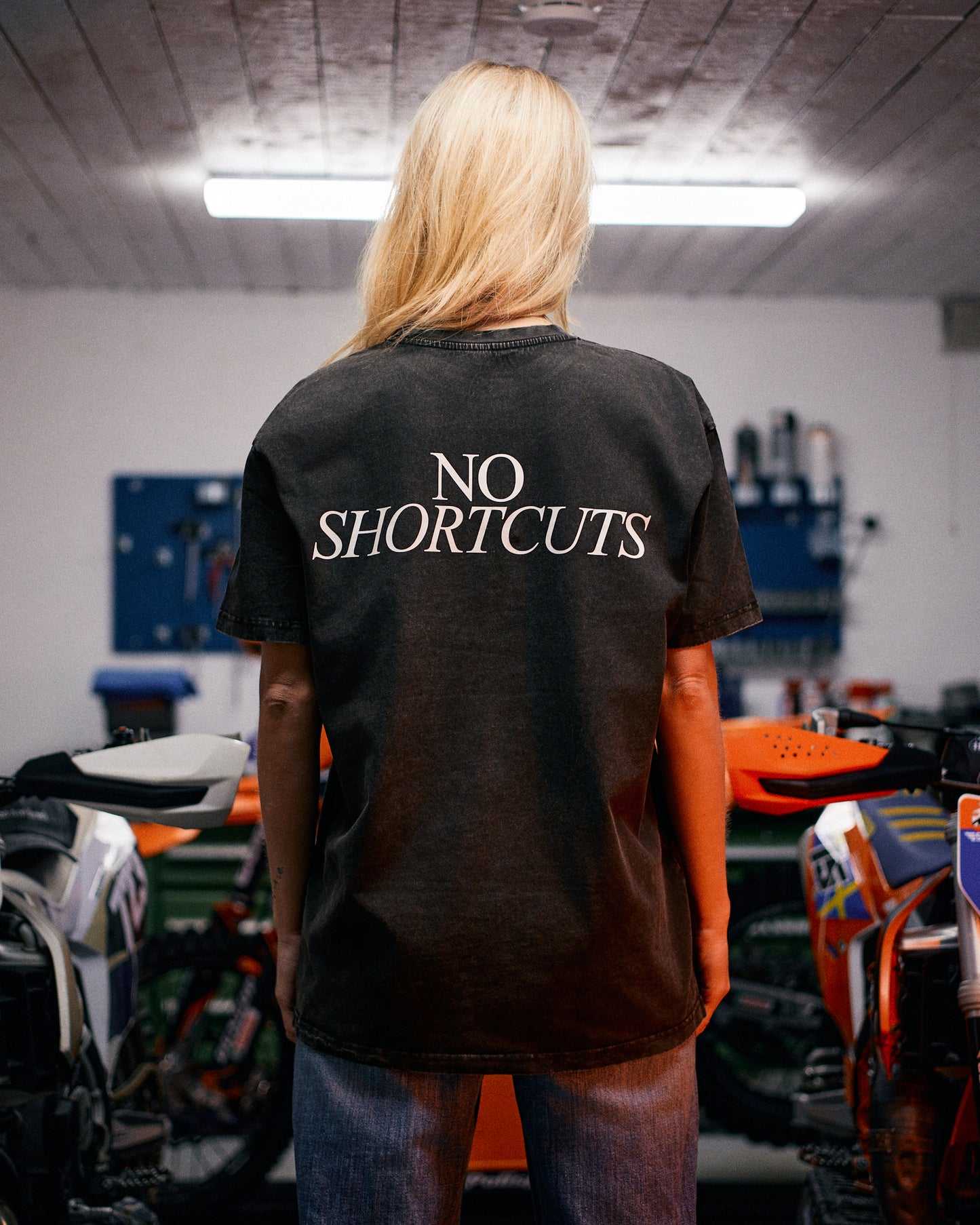 Svart T-Shirt "No shortcuts"