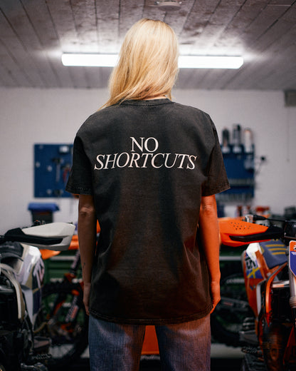 Svart T-Shirt "No shortcuts"