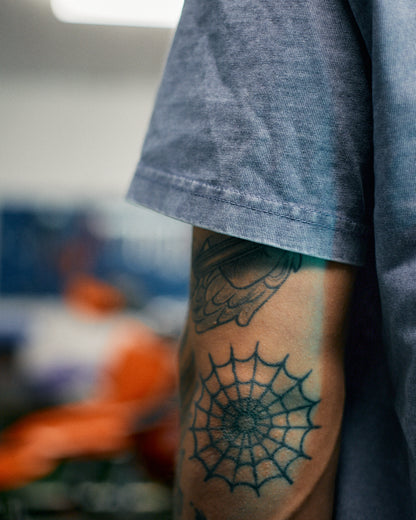 Blå T-Shirt "Built not given"