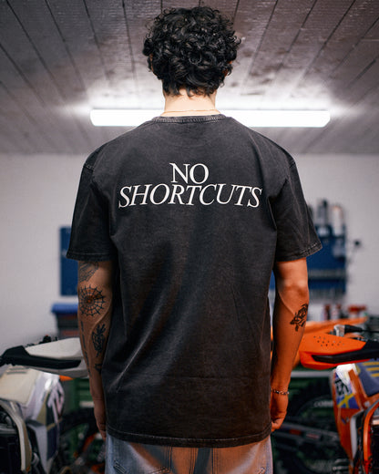 Svart T-Shirt "No shortcuts"