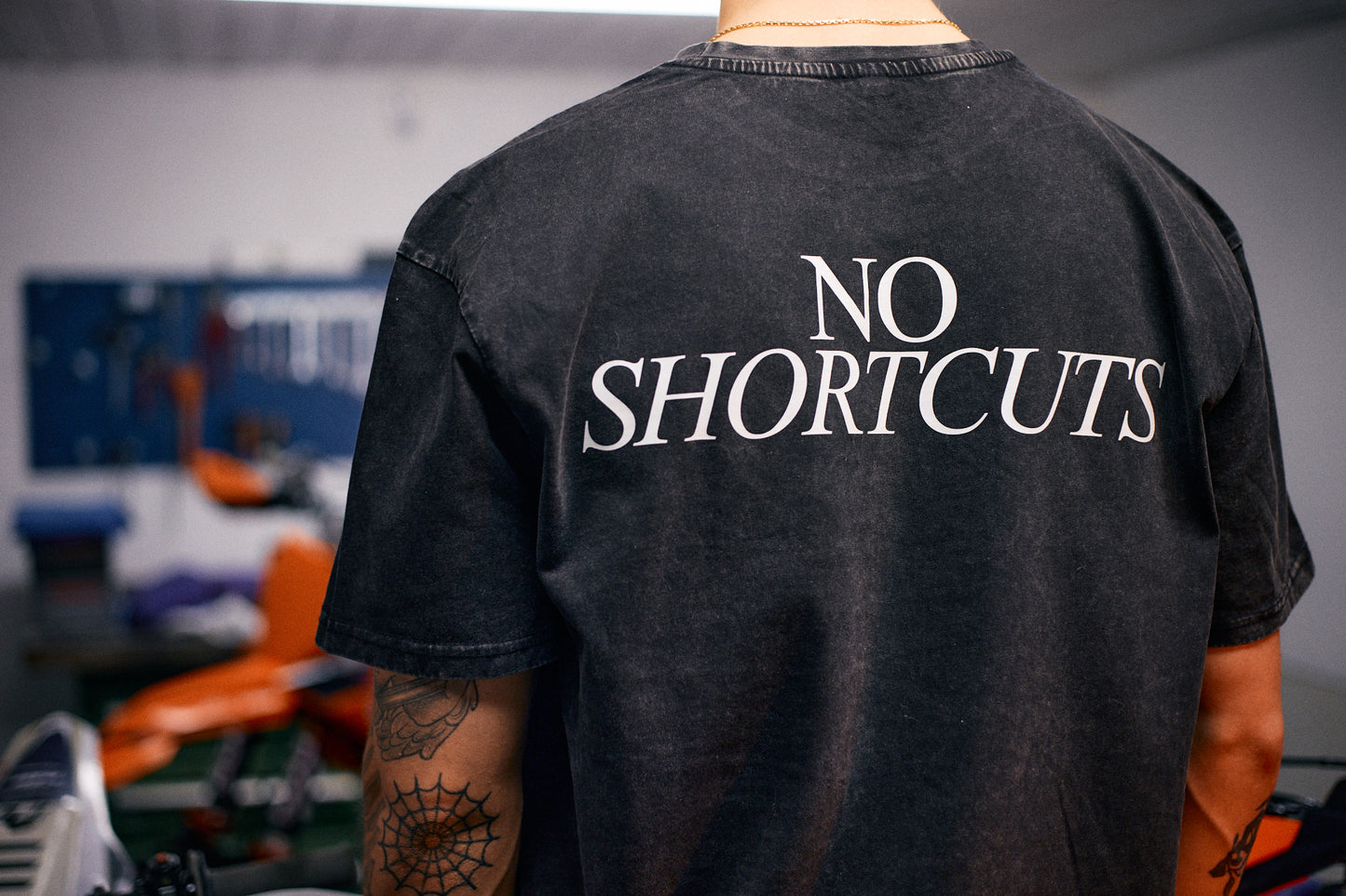 Svart T-Shirt "No shortcuts"