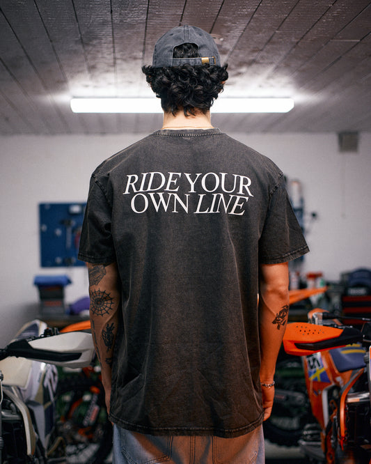 Svart T-Shirt "Ride your own line"