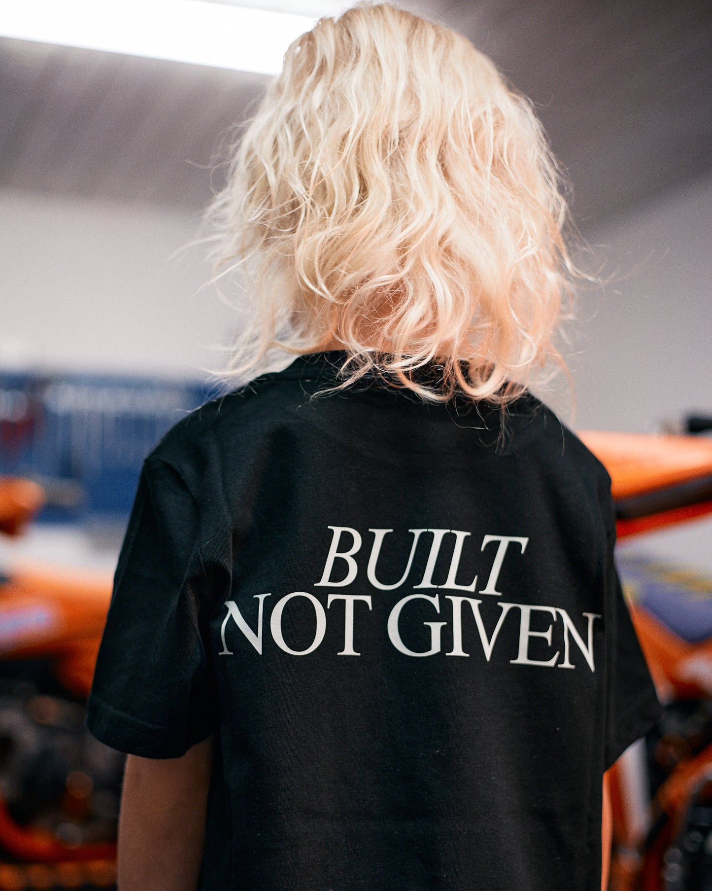 Ungdom t-shirt "Built not given"